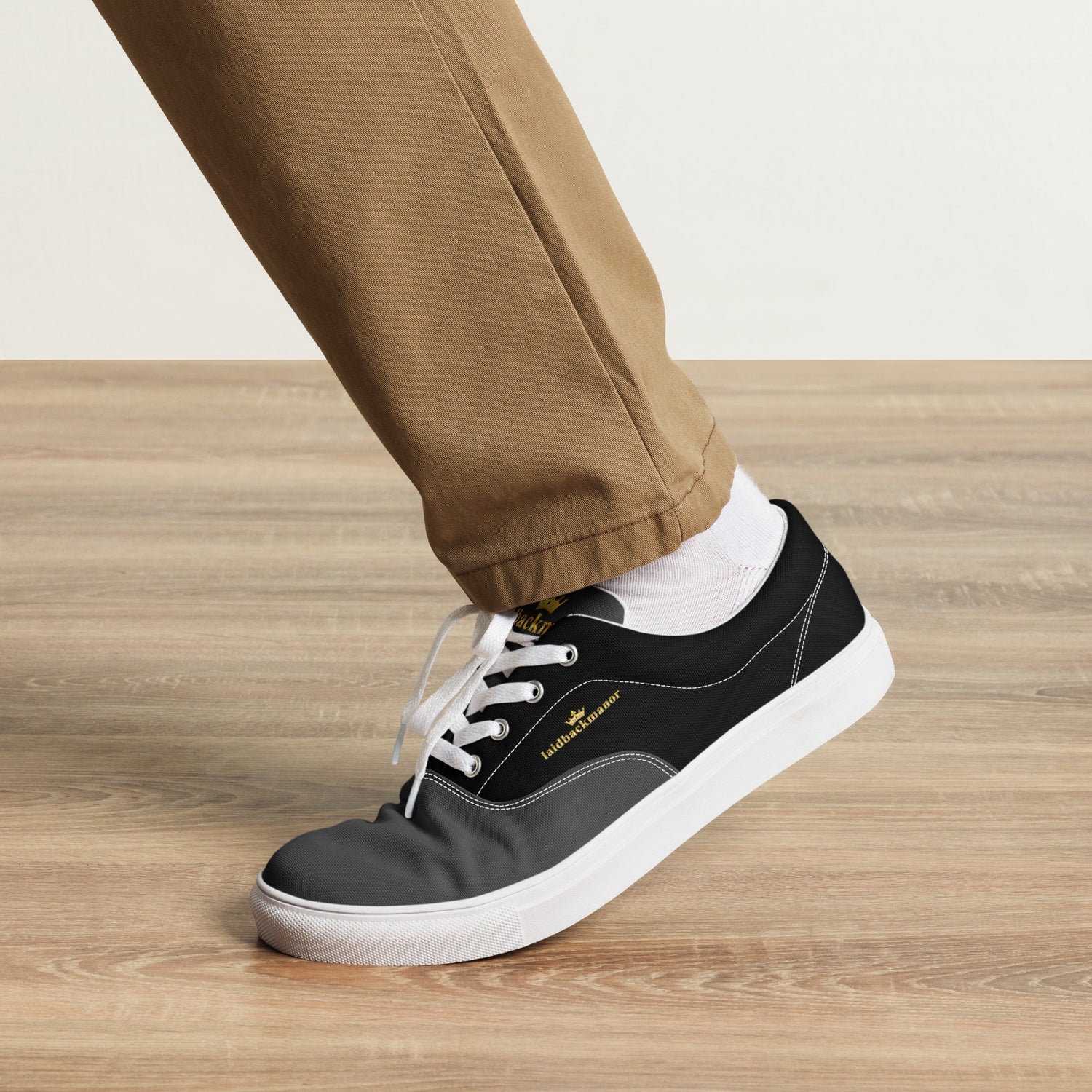 Men’s lace-up canvas shoes